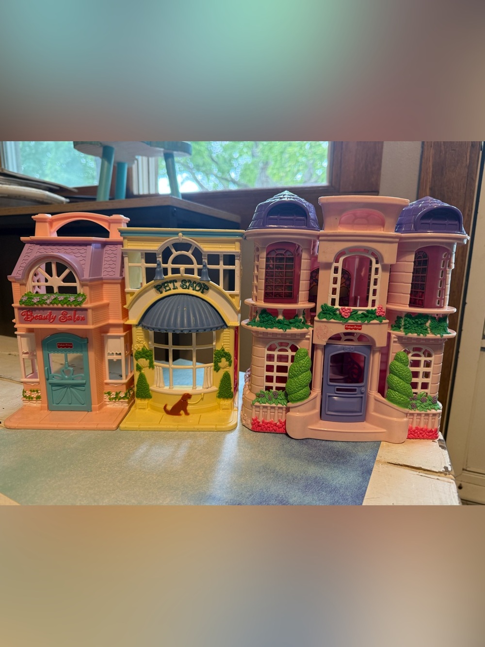 2001 Fisher Price Sweet Streets Pink Dollhouse Mansion,Beauty and Pet Shop